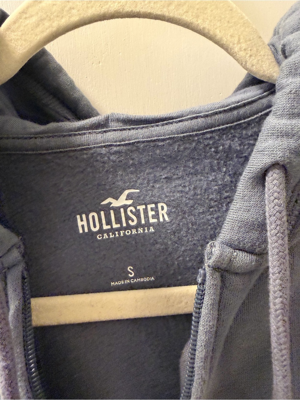 Hollister Women's Zip-Up Hoodie Jacket - Picture 2 of 3